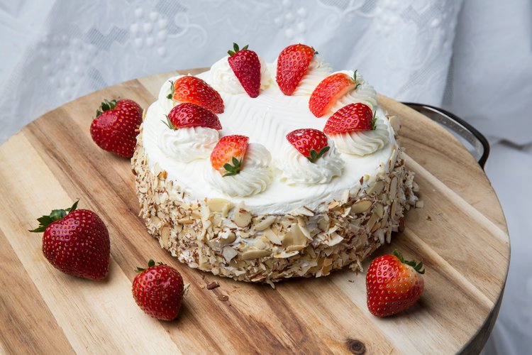 Fresh Strawberry Cake